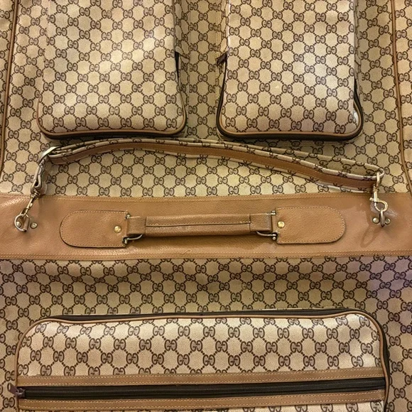 Vintage Gucci GG Supreme Canvas Garment Bag with Signature Red and Green Stripe. - Picture 13 of 16